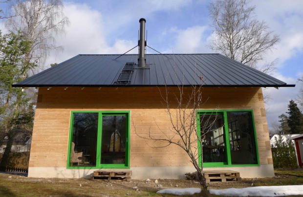 Blogg_ett hus blir till_del 24_ trädgårdsfasad med plåttak