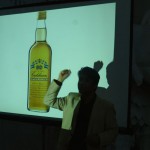 Sanjoo explaining the five spices from India in the very Swedish punch. Punchen kommer, India kommer.