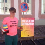 Projektledaren Karin Ahlberg redo för workshopen med barnen