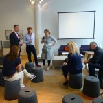 Cap-pallen för Material fungerande som sittplatser under PechaKucha